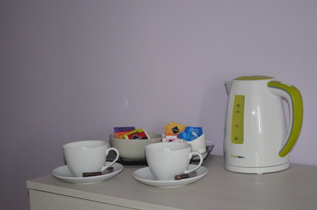 Lambruschini 69 Panzió Fiumicino Szoba fotó