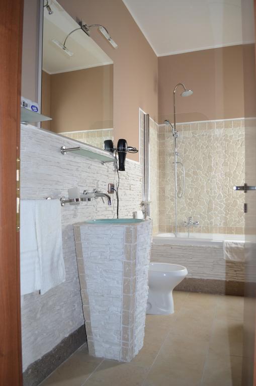 Lambruschini 69 Panzió Fiumicino Szoba fotó